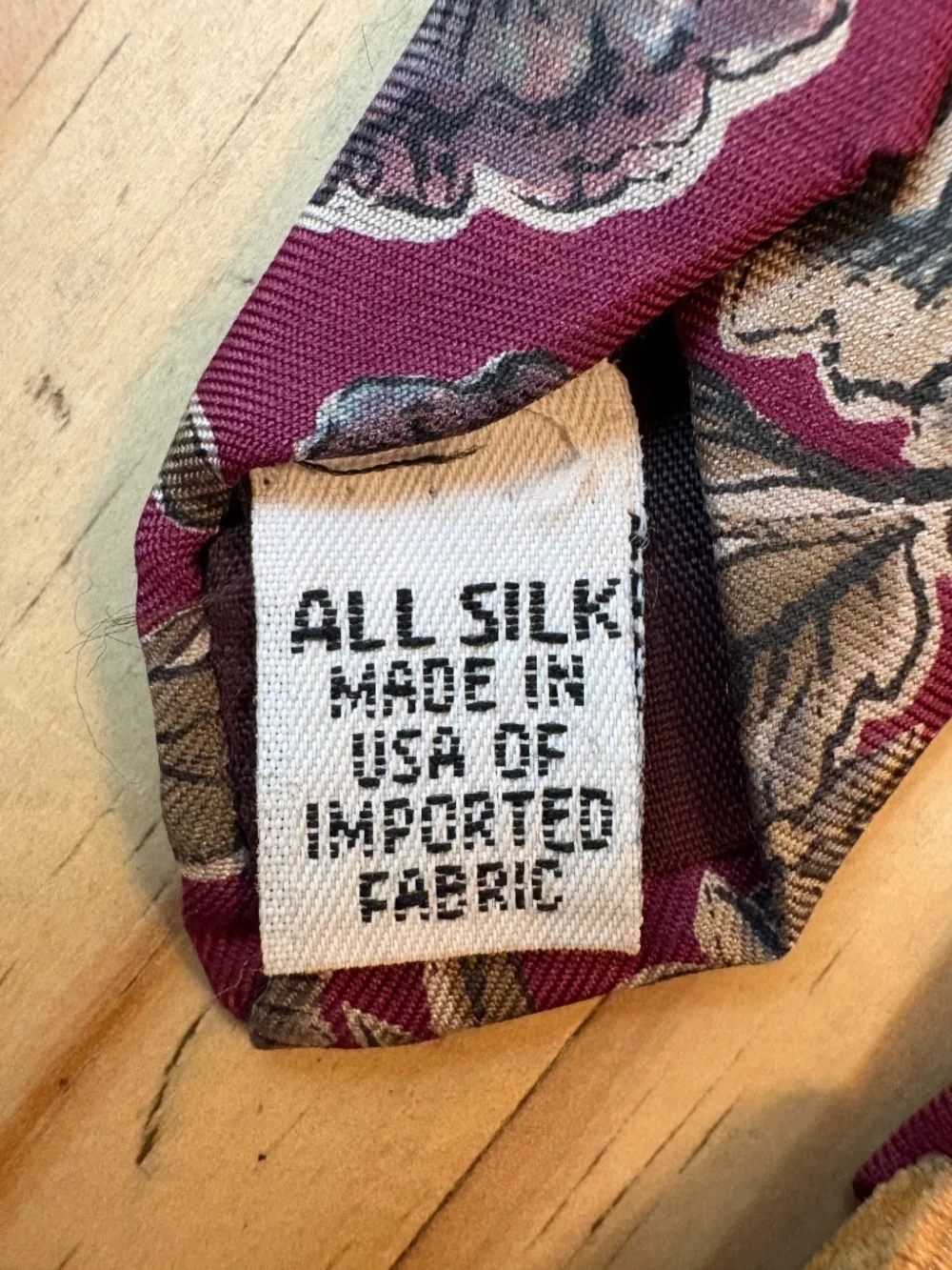 Vintage Hunting Horn Classics Burgundy Floral 100% Silk Men’s Tie